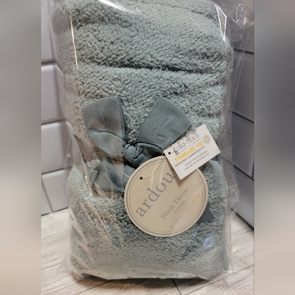 Ardour Bedding New Oversize Teal Plush Throw Poshmark
